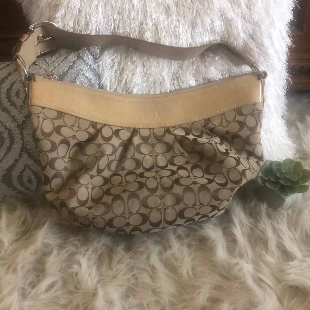 🌷Tan Coach Purse with Leather Accents🌷